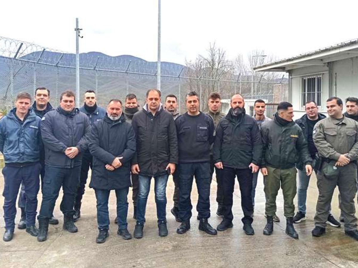 &Sigma;&tau;&omicron; &Pi;&Rho;&Omicron;&Kappa;&Epsilon;&Kappa;&Alpha; &Pi;&alpha;&rho;&alpha;&nu;&epsilon;&sigma;&tau;ί&omicron;&upsilon; &eta; Έ&nu;&omega;&sigma;&eta; &Alpha;&sigma;&tau;&upsilon;&nu;&omicron;&mu;&iota;&kappa;ώ&nu; &Sigma;&upsilon;&nu;&omicron;&rho;&iota;&alpha;&kappa;ή&sigmaf; &Phi;ύ&lambda;&alpha;&xi;&eta;&sigmaf; &Nu;. &Delta;&rho;ά&mu;&alpha;&sigmaf;