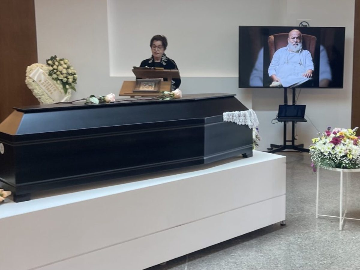 Στο Αποτεφρωτήριο Ριτσώνας το «ύστατο χαίρε» στον Χρήστο Βαλαβανίδη [εικόνες]