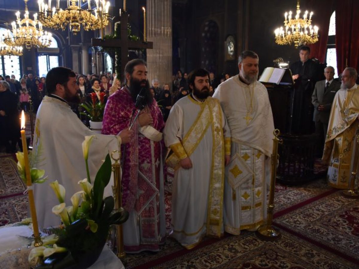 Στον Ι. Ναό αγίου Νικολάου Χαλκίδος ιερούργησε την Κυριακή της Σταυροπροσκηνήσεως ο Μητροπολίτης Χαλκίδος