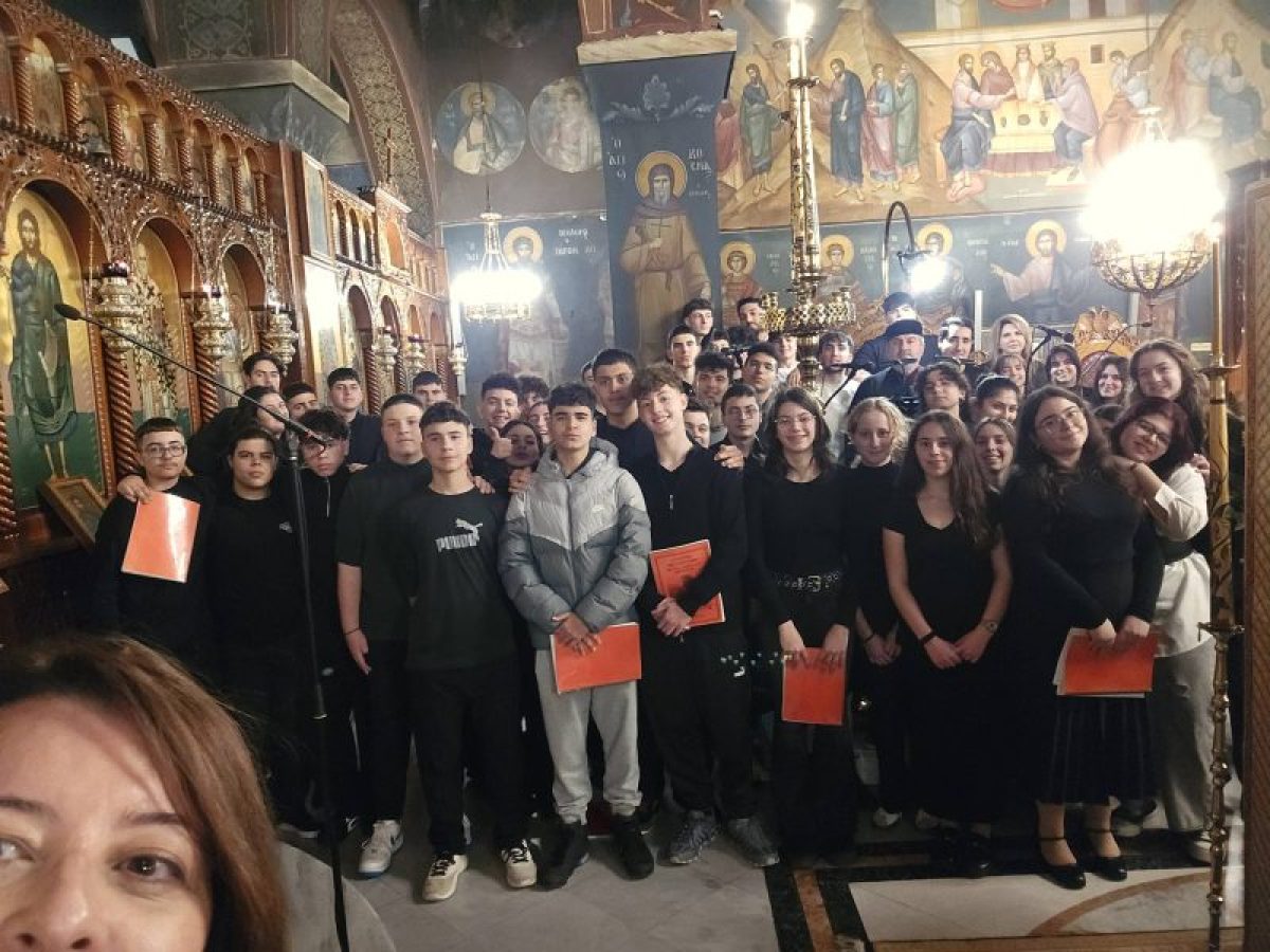 Στον Ι.Ν. Αγίας Τριάδος η χορωδία του Μουσικού Σχολείου κατά τους Γ΄ Χαιρετισμούς