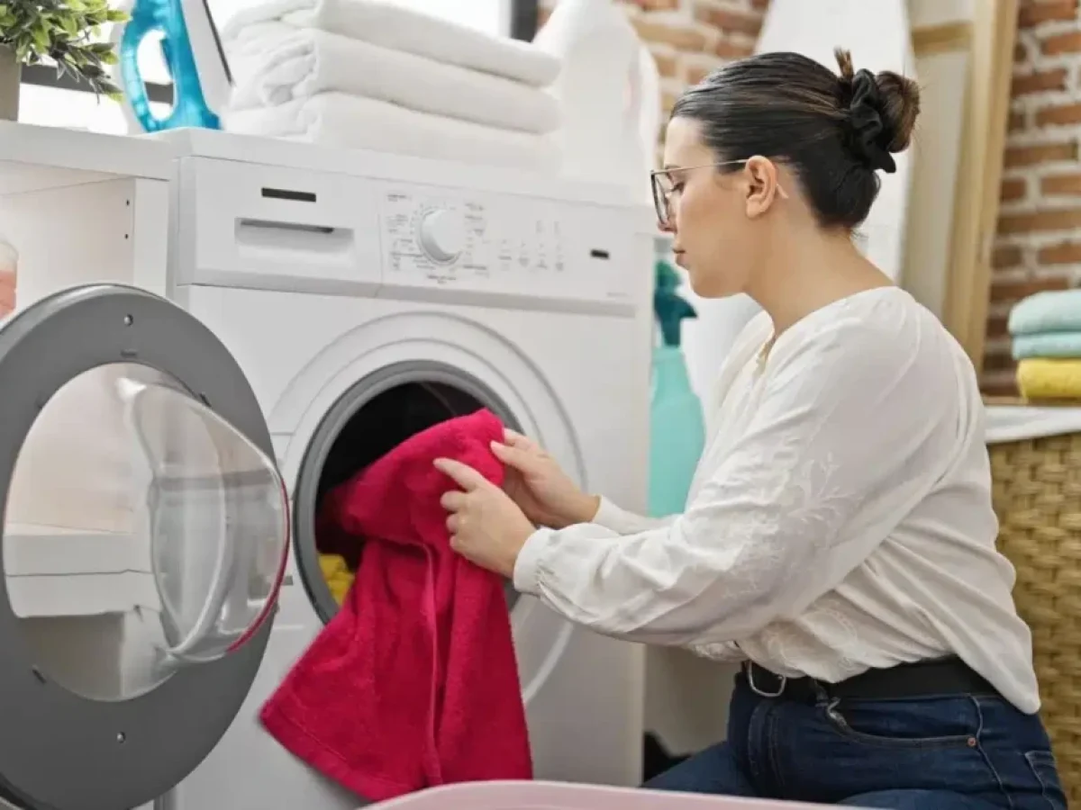 Τα 5 ρούχα που δεν πρέπει να πλένετε ποτέ μαζί γιατί οι συνέπειες μπορεί να είναι καταστροφικές