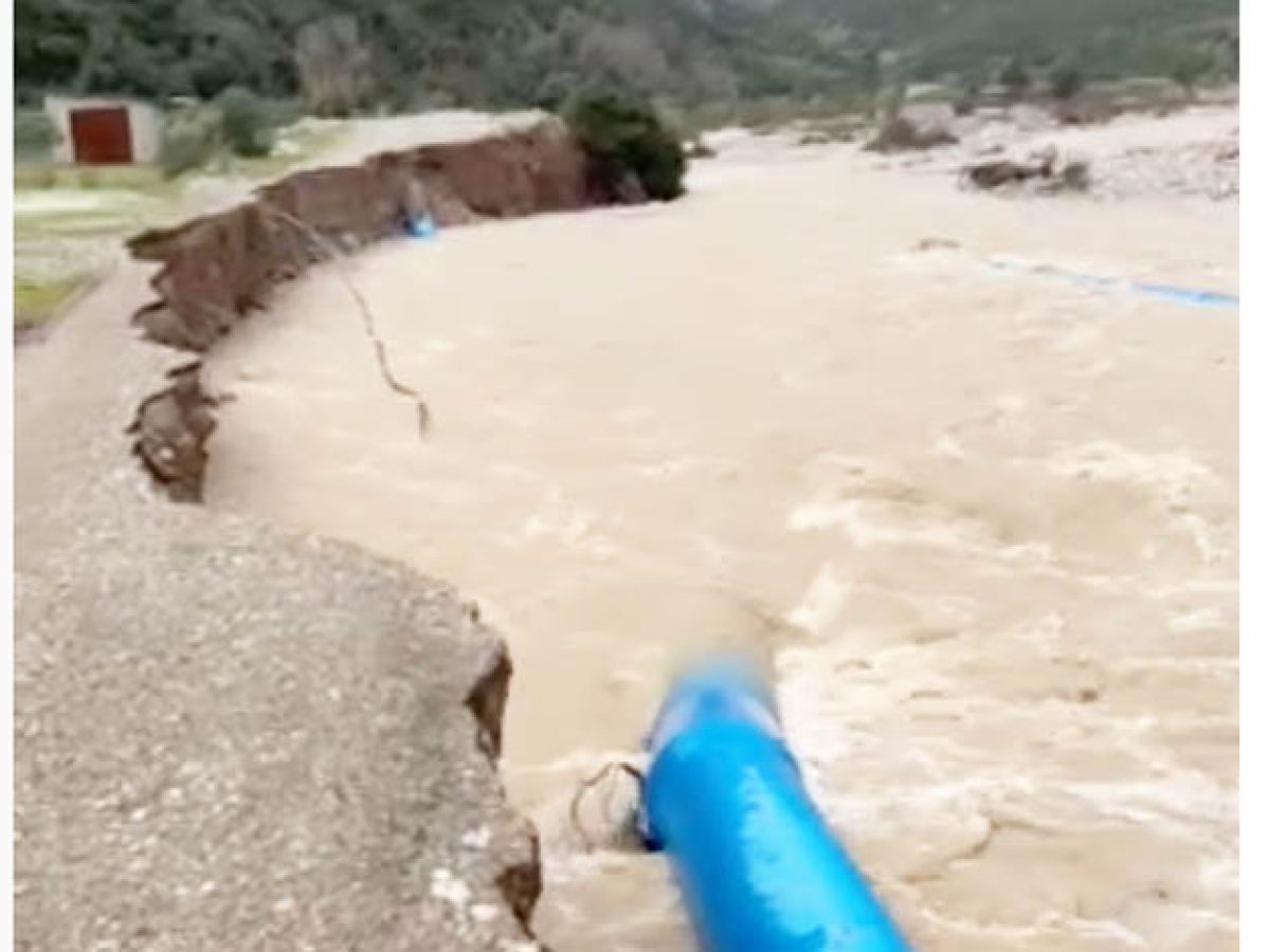 Τα ορμητικά νερά «ξήλωσαν» εγκατεστημένους σωλήνες του διυλιστηρίου Σελινούντα