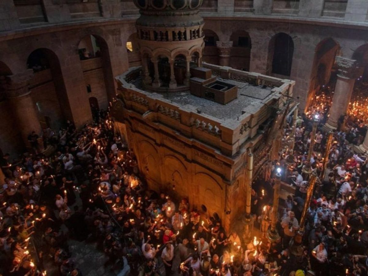 Τα τέσσερα σενάρια για το πώς θα μεταφερθεί το Άγιο Φως στην Ελλάδα