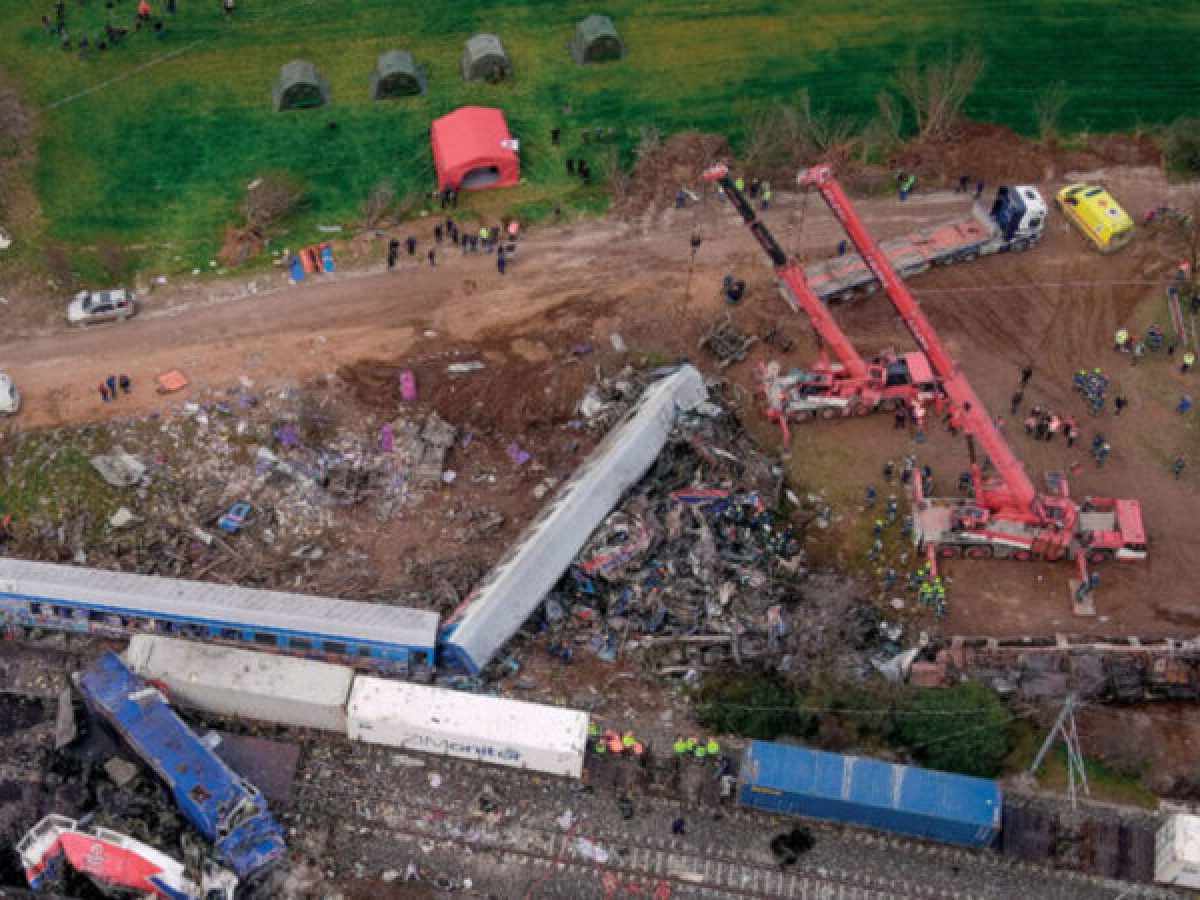 Τα Τρίκαλα τιμούν την μνήμη των 57 θυμάτων των Τεμπών