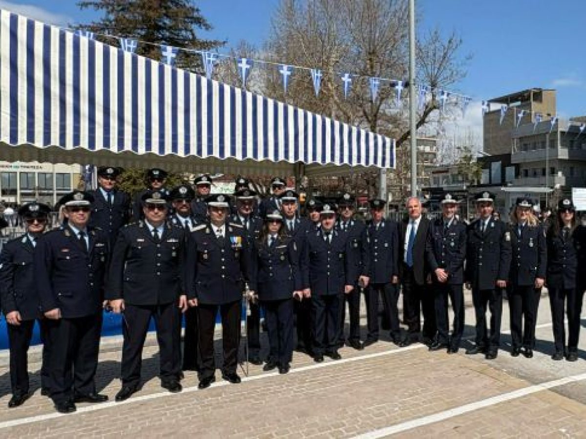 Τάξη και σεβασμός: η παρέλαση μέσα από τα μάτια των αστυνομικών στα Τρίκαλα