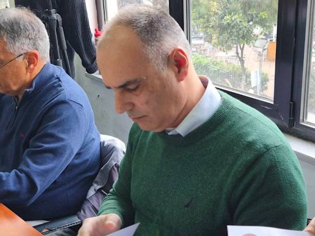 &Theta;. &Lambda;&omicron;ύ&kappa;&alpha;&sigmaf;: &Alpha;&nu; ή&tau;&alpha;&nu; ά&lambda;&lambda;&omicron;&sigmaf; &sigma;&tau;&eta; &theta;έ&sigma;&eta; &tau;&omicron;&upsilon; &kappa;. &Chi;&alpha;&sigma;ά&pi;&eta;, &theta;&alpha; &epsilon;ί&chi;&epsilon; &pi;&alpha;&rho;&alpha;&iota;&tau;&eta;&theta;&epsilon;ί &gamma;&iota;&alpha; &lambda;ό&gamma;&omicron;&upsilon;&sigmaf; &epsilon;&upsilon;&theta;&iota;&xi;ί&alpha;&sigmaf;