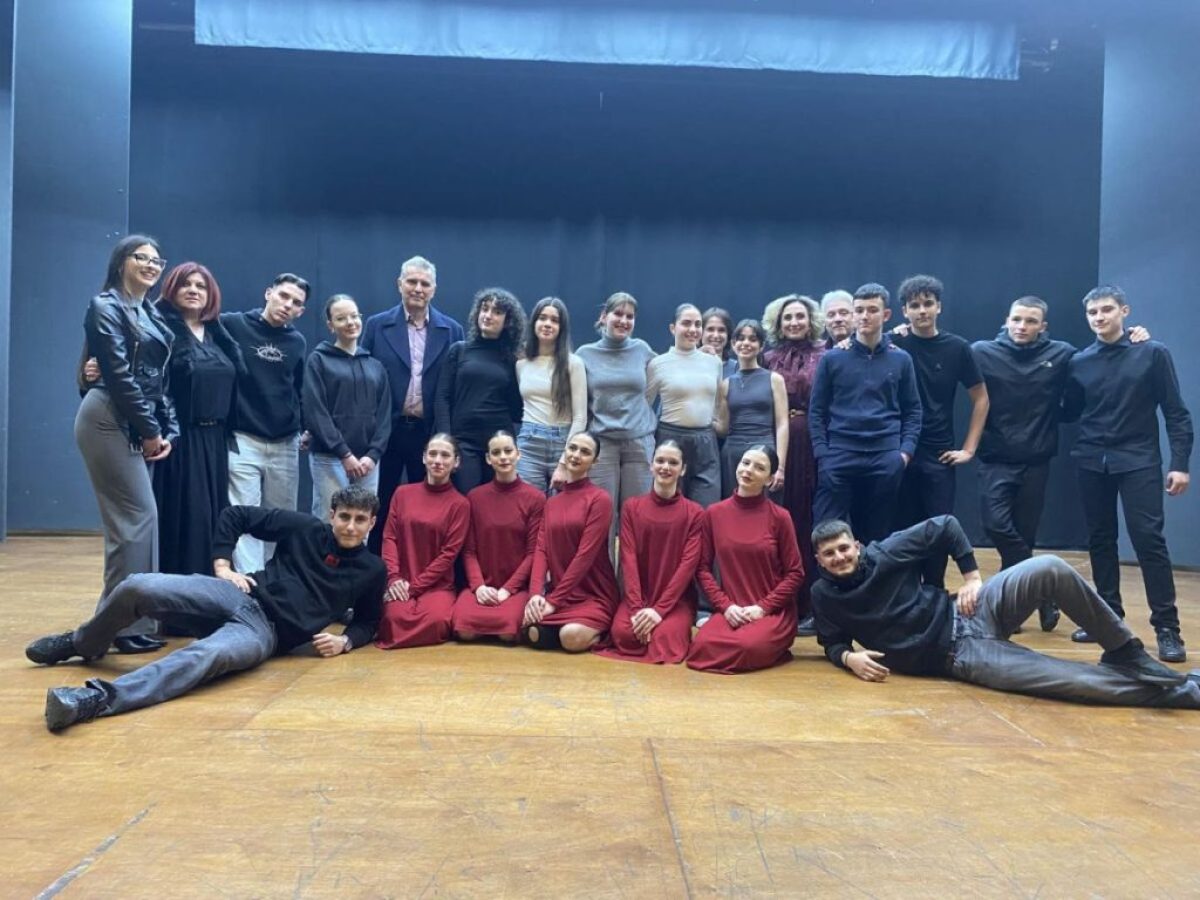 Θεατρική Παράσταση: «Αλέξανδρος Παπαδιαμάντης: Σκιές και Ψίθυροι Γυναικών» από το 4 Ο Πειραματικό ΓΕΛ Τρικάλων