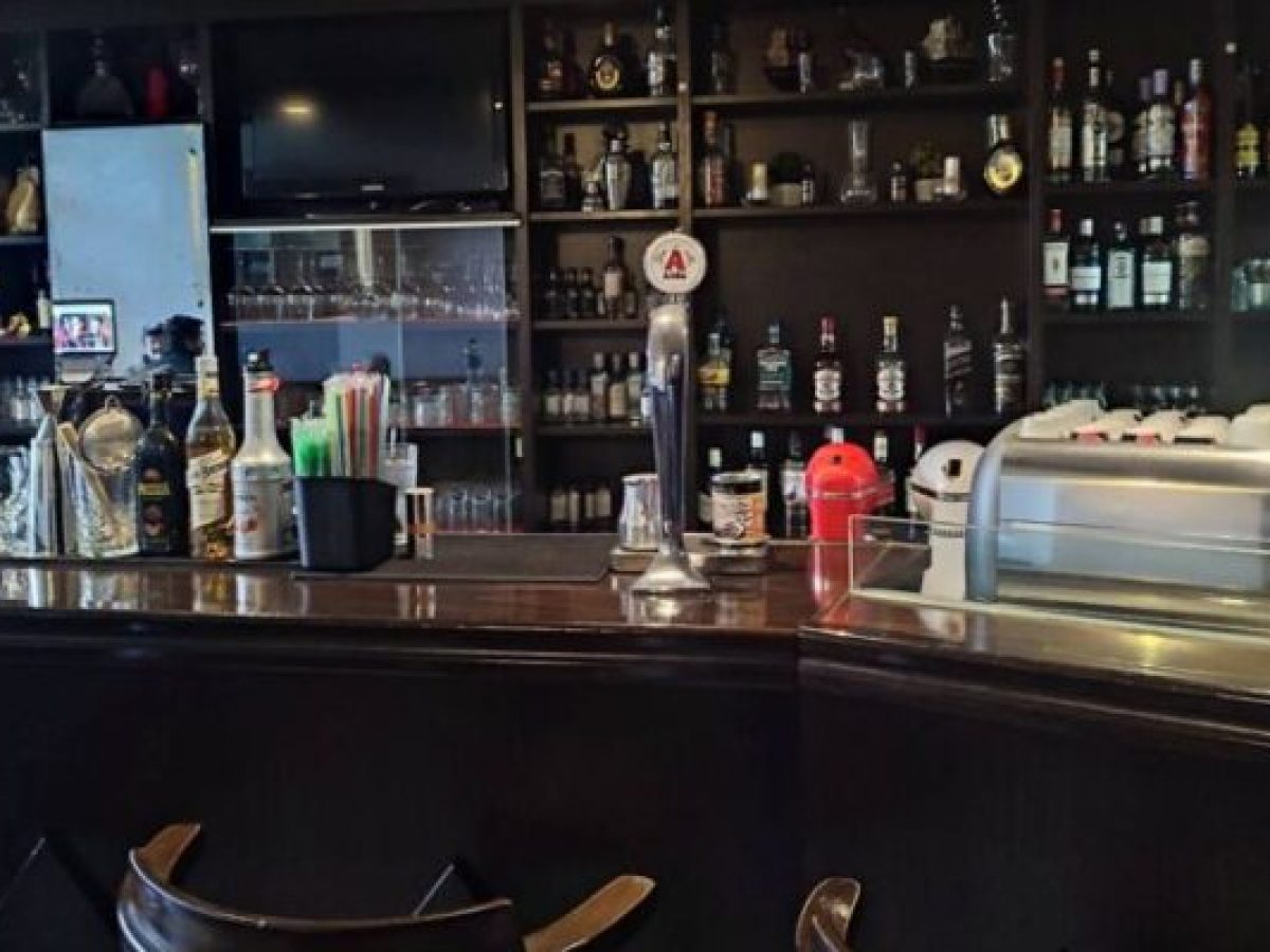 Θέση εργασίας στο cafe “Ελληνικόν”