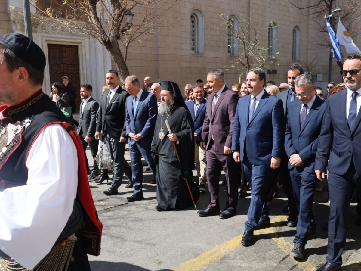 Θεία Λειτουργία και κατάθεση στεφάνων στον Άγνωστο Στρατιώτη για τις Εορτές Εξόδου (Φωτορεπορτάζ)