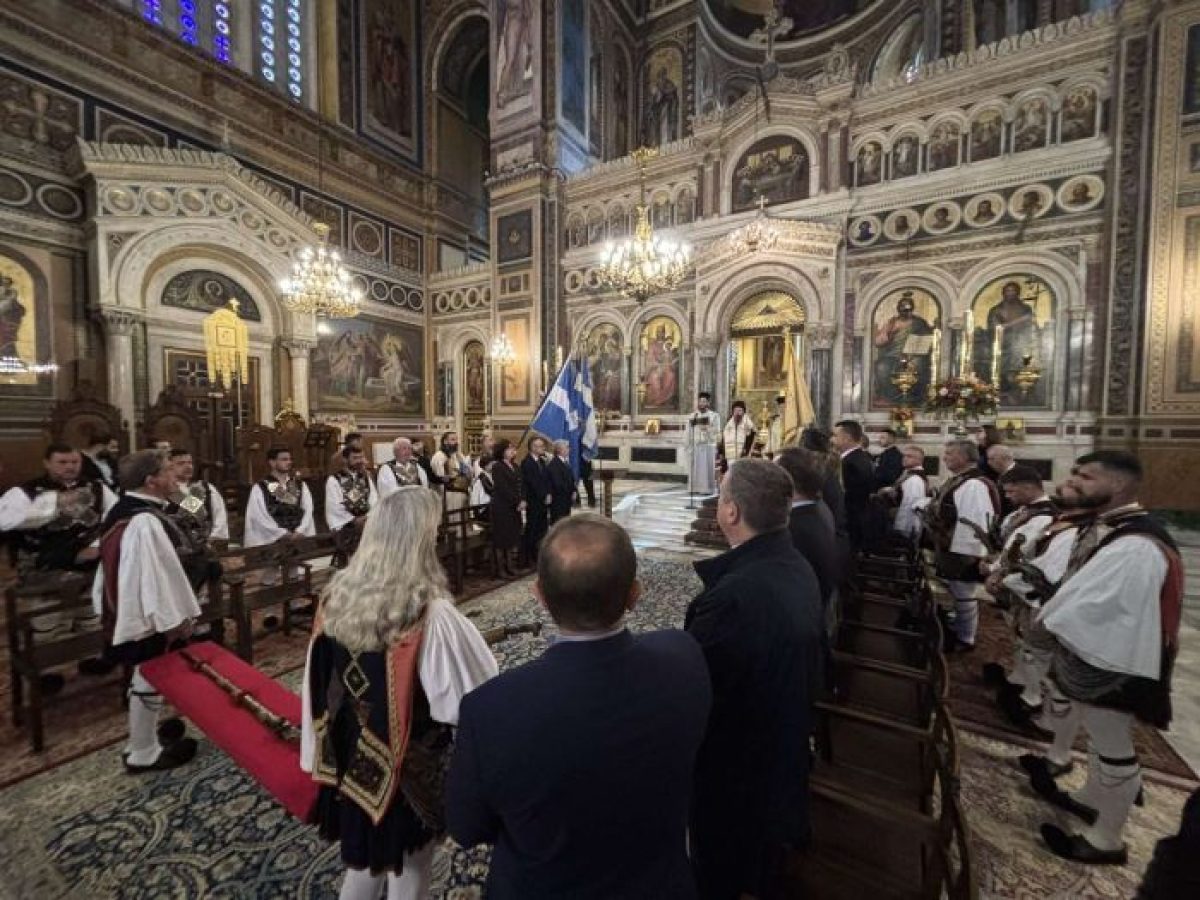 Θεία Λειτουργία και κατάθεση στεφάνων στον Άγνωστο Στρατιώτη για τις Εορτές Εξόδου