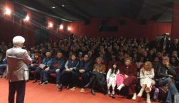 thisia-katamesti-apo-kosmo-i