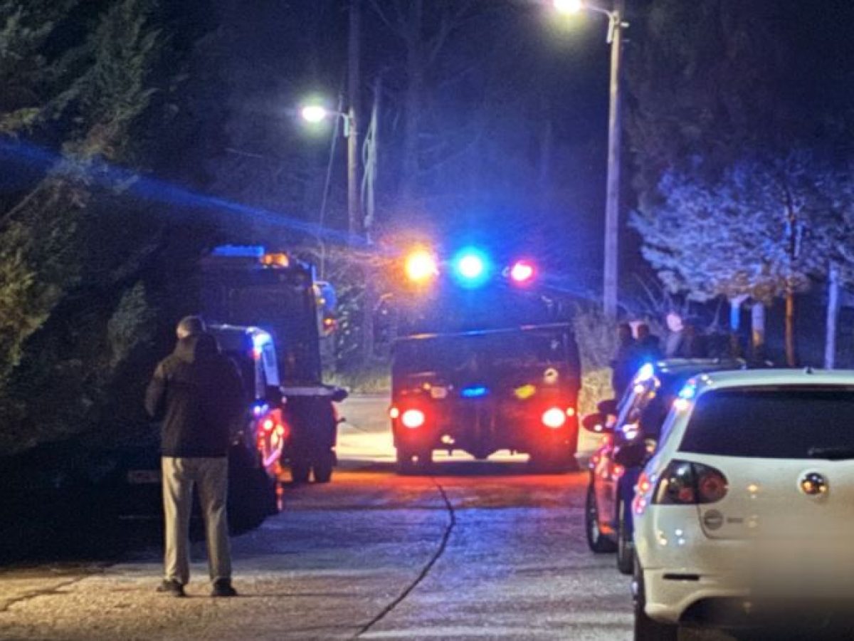 Τι εκτιμούν οι Αρχές για τους πυροβολισμούς στη Νέα Μάκρη – Σε ποιον ανήκει το αυτοκίνητο