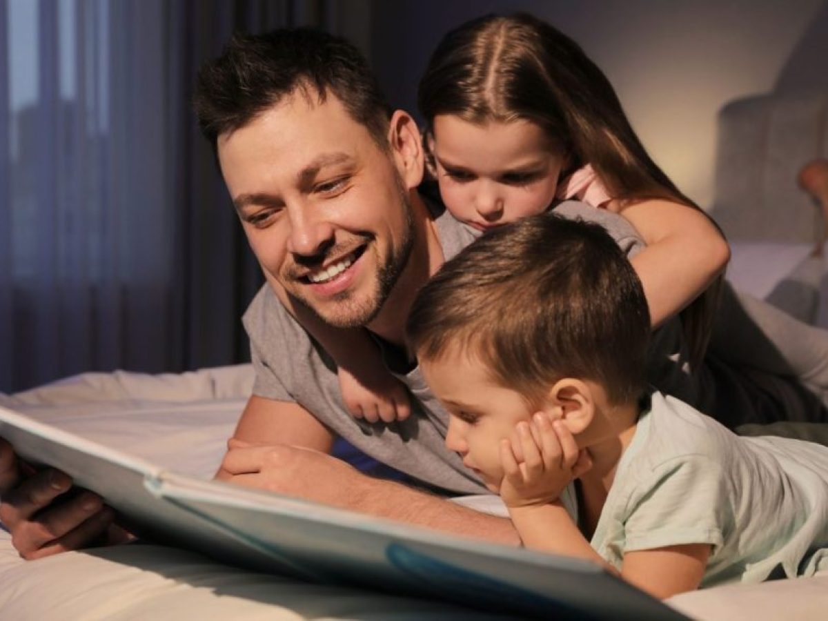 Τι συμβαίνει πραγματικά στο μυαλό ενός παιδιού όταν του διαβάζουν παραμύθι πριν κοιμηθεί