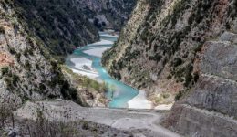 tin-1i-&Alpha;priliou-i-krisimi