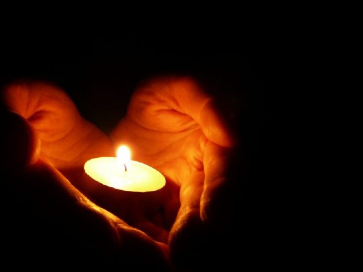 &Tau;&omicron; &Alpha;&gamma;&rho;ί&nu;&iota;&omicron; &pi;&epsilon;&nu;&theta;&epsilon;ί &tau;&omicron; &theta;ά&nu;&alpha;&tau;&omicron; 57&chi;&rho;&omicron;&nu;&omicron;&upsilon;