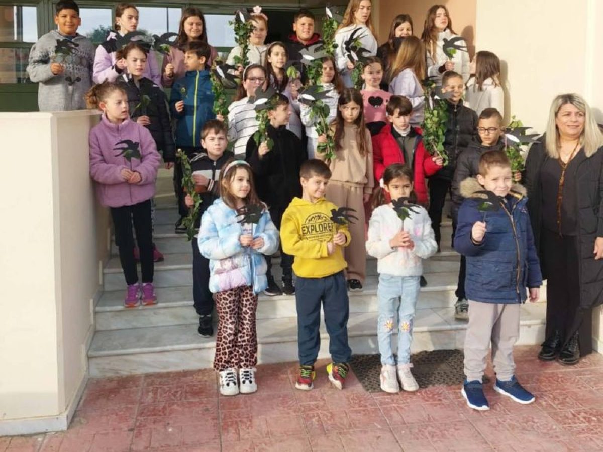 Το 22ο Δημοτικό Σχολείο Τρικάλων αναβίωσε τα “χελιδονίσματα”