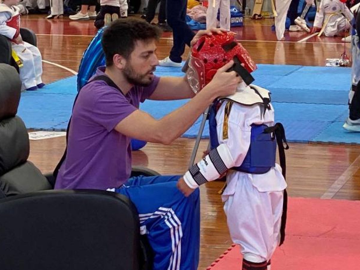 &Tau;&omicron; Taekwondo &tau;&omicron;&upsilon; &Omicron;.&Alpha;.&Lambda;&alpha;&upsilon;&rho;ί&omicron;&upsilon; &sigma;&upsilon;&mu;&mu;&epsilon;&tau;&epsilon;ί&chi;&epsilon; &nbsp;&sigma;&tau;&omicron; &laquo;BABY&nbsp;CUP&raquo; &tau;&omicron;&upsilon; &sigma;&upsilon;&lambda;&lambda;ό&gamma;&omicron;&upsilon; &Alpha;&Iota;&Alpha;&Nu;&Tau;&Alpha;