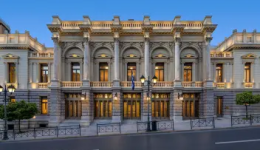 to-ethniko-theatro-egkeniazi-to