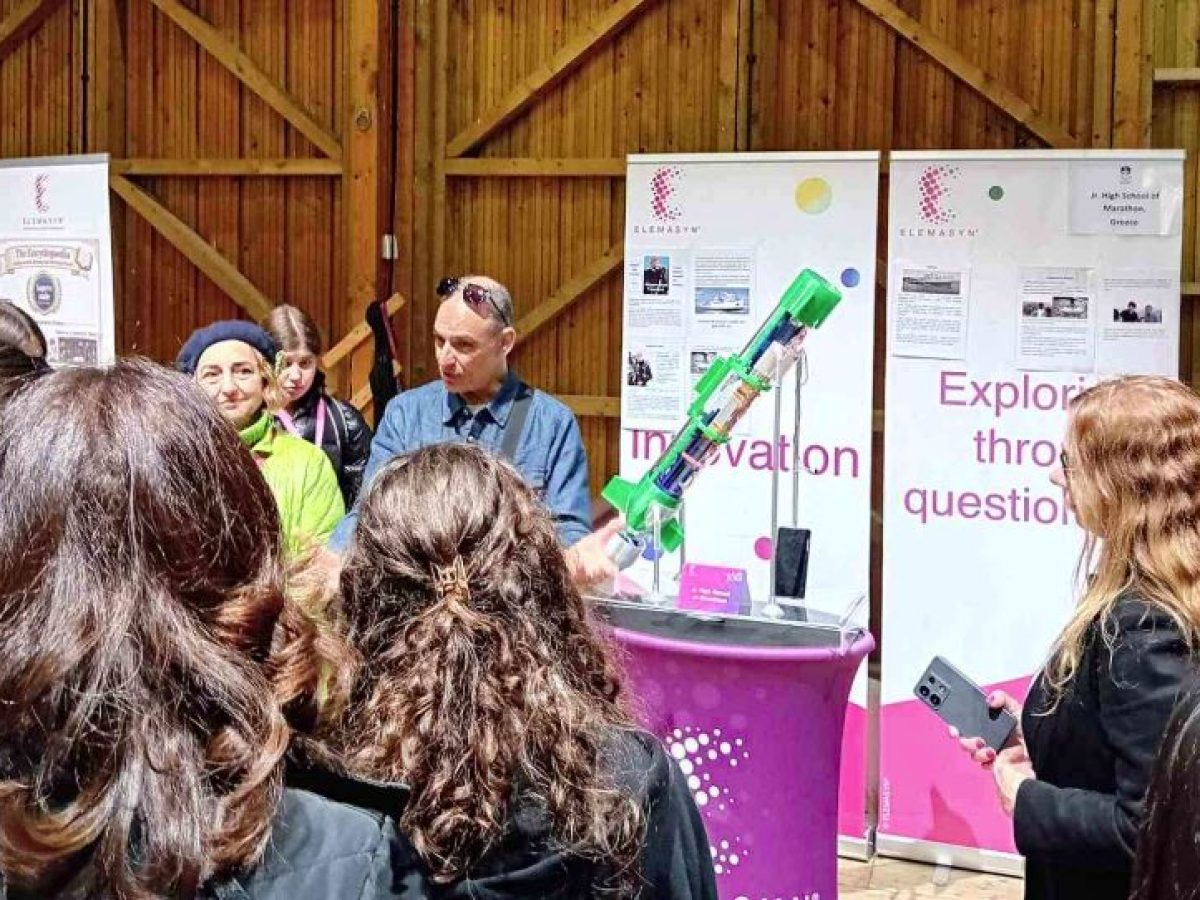 Το υποβρύχιο του Γυμνασίου Μαραθώνα ταξιδεύει στο διεθνές μαθητικό συνέδριο στο Παρίσι