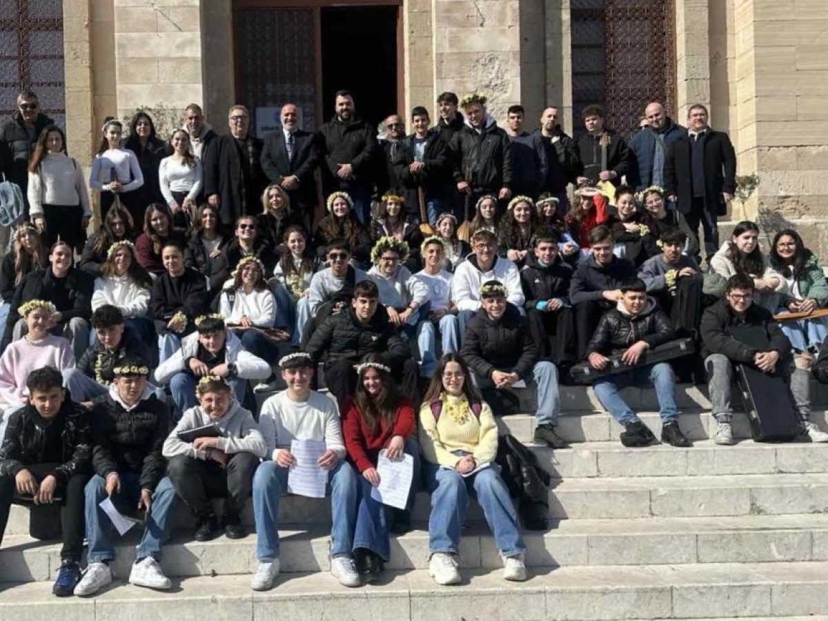 Το Μουσικό Σχολείο Ρόδου έψαλε τα κάλαντα του Μάρτη