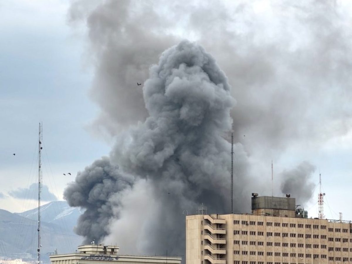 Το παράρτημα Χανίων της ΠΕΣΕΚ καταδικάζει τους βομβαρδισμούς στο Ιράν και καλεί σε αντιπολεμικές κινητοποιήσεις