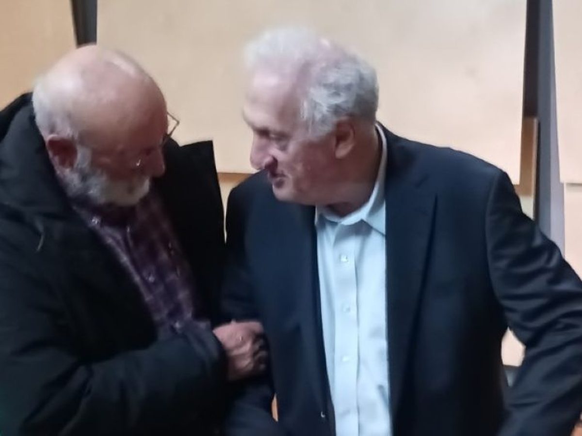 Το παρασκήνιο της εκδήλωσης του ΠΑΣΟΚ με τον Σκανδαλίδη στα Τρίκαλα (Eικόνες)