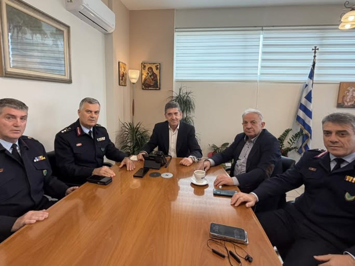 Το πλαίσιο άμεσων παρεμβάσεων για την ασφάλεια των πολιτών, συζητήθηκε στη συνάντηση του Γρηγόρη Αλεξόπουλου με αξιωματικούς της ΕΛ.ΑΣ