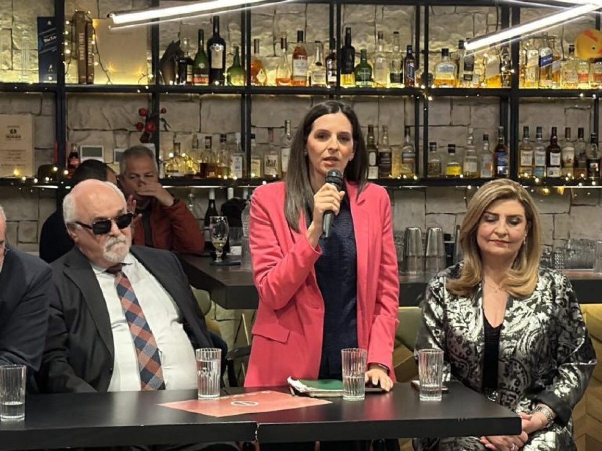 Το ΠΑΣΟΚ αναζητά βηματισμό εξουσίας μέσα από το συνέδριο