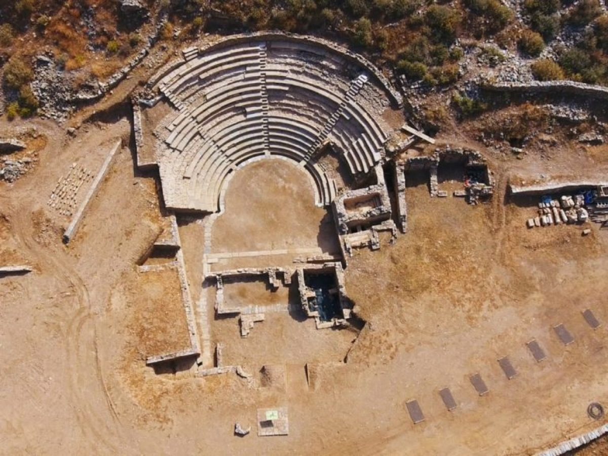 Το θέατρο της αρχαίας Καρθαίας στην Κέα