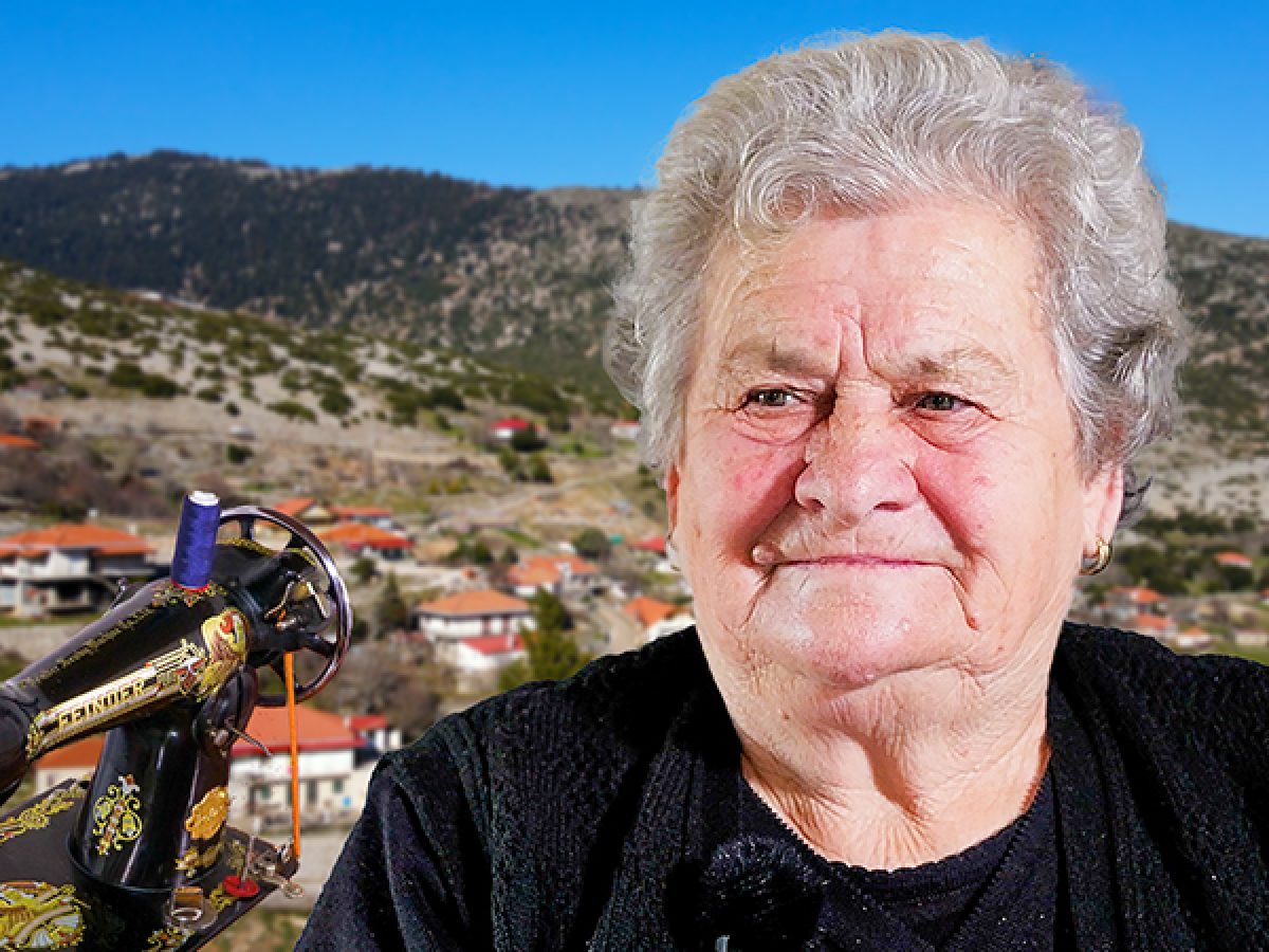 «Τότε που είχα πόδια, δεν είχα παπούτσια» – Η τελευταία ράφτρα στο Περδικάκι Βάλτου (βίντεο)