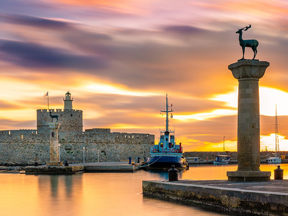 Τουρισμός:Εκπτώσεις σε Ρόδο και Σαντορίνη – Πιέσεις στις κρατήσεις