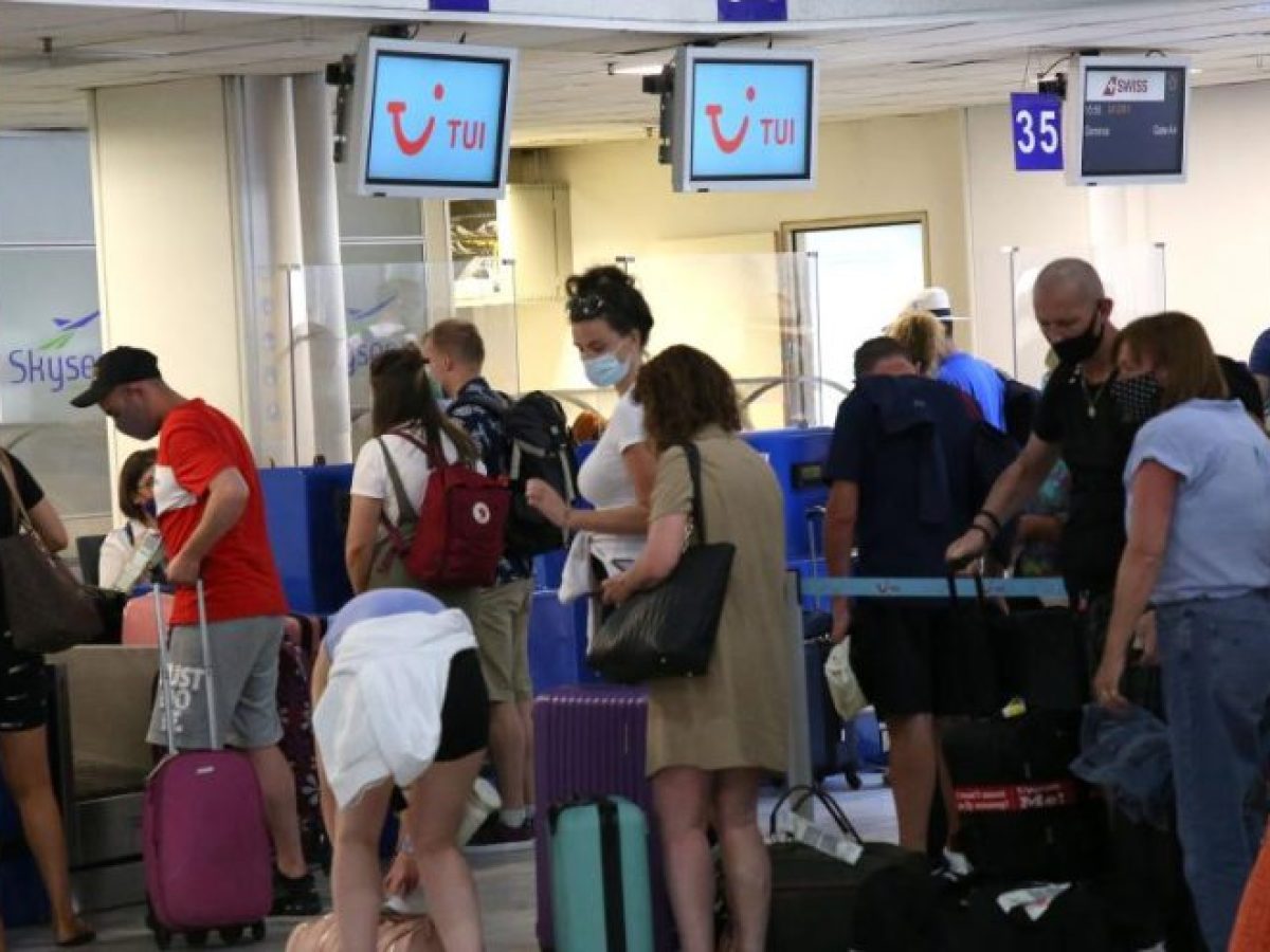 Τουριστικοί πράκτορες και ξενοδόχοι καταγράφουν στασιμότητα στις κρατήσεις και ανησυχούν για τις επιπτώσεις του πολέμου στον τουρισμό