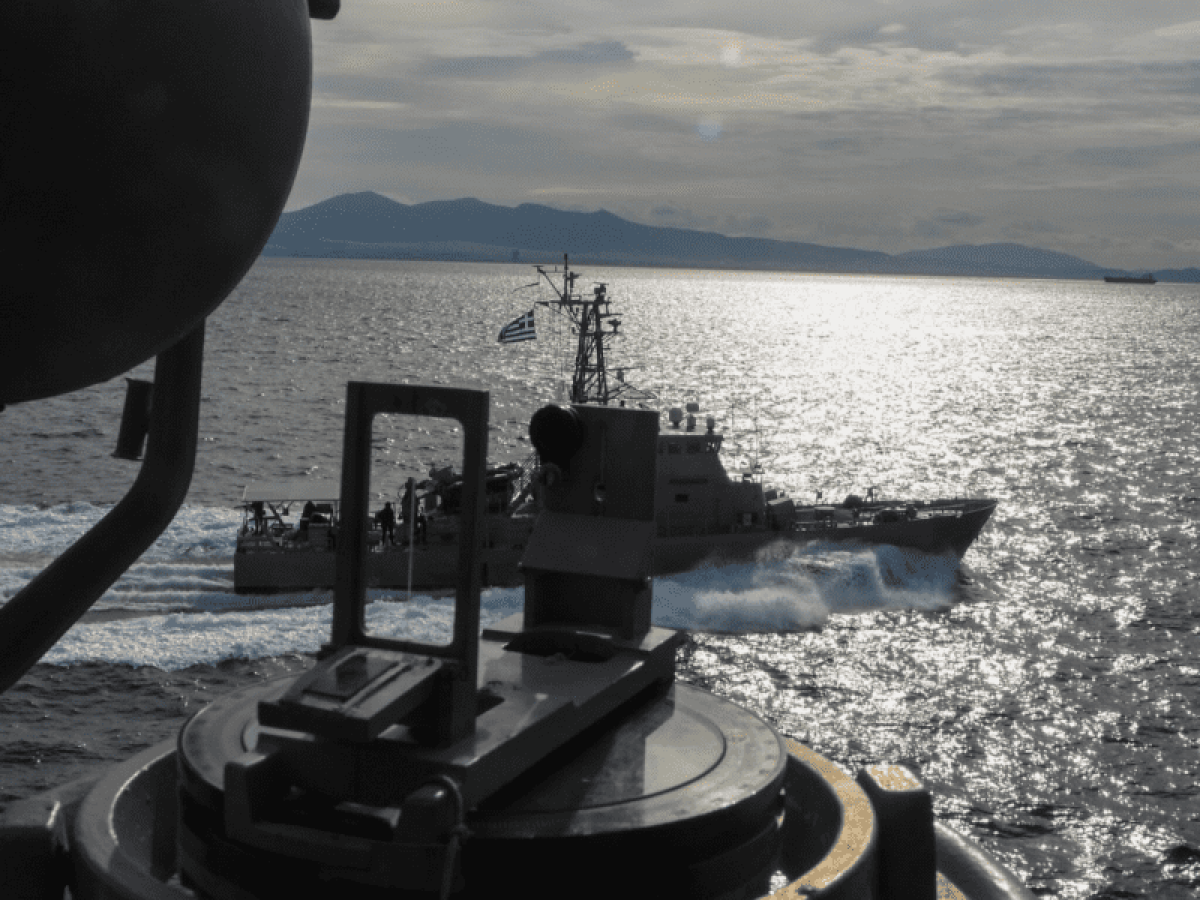 Τουρκικό πολεμικό πλοίο παρενόχλησε ελληνικό σκάφος μεταξύ Αμοργού και Αστυπάλαιας – Ελληνική φρεγάτα το προστατεύει