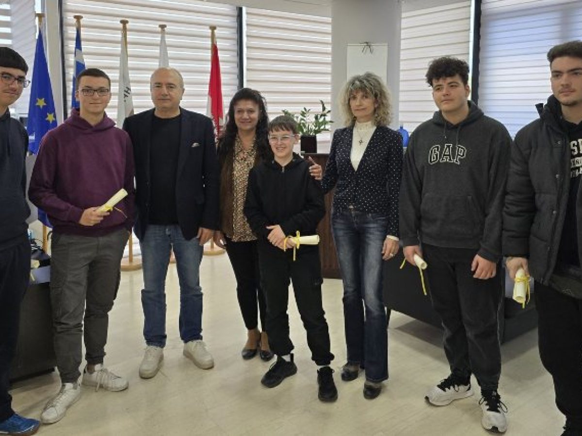 Τους συμμετέχοντες στον διαγωνισμό «Αρχιμήδης» συνάντησε ο Νίκος Μπάμπαλος