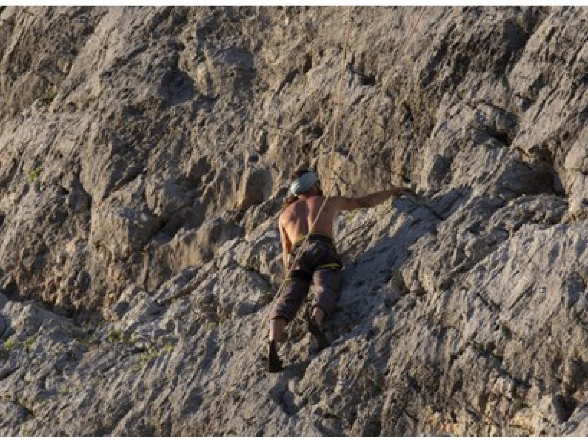 Τραγωδία σε Ορειβατικό Πεδίο στην Κάλυμνο: Νεκρός Αλλοδαπός Ορειβάτης μετά από Επιχείρηση Διάσωσης