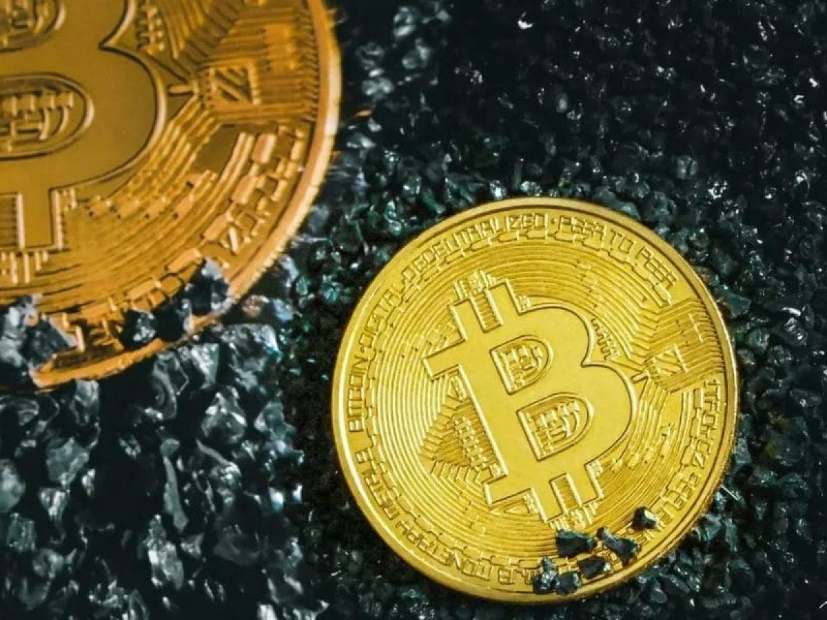 Τρία άτομα στη φυλακή, μία ελεύθερη υπό όρους, για την απάτη με τα κρυπτονομίσματα