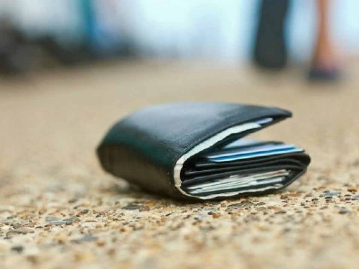 &Tau;&rho;ί&kappa;&alpha;&lambda;&alpha;: Ά&rho;&pi;&alpha;&xi;&epsilon; &pi;&omicron;&rho;&tau;&omicron;&phi;ό&lambda;&iota; &mu;&epsilon; 400 &epsilon;&upsilon;&rho;ώ &alpha;&pi;ό &gamma;&upsilon;&nu;&alpha;ί&kappa;&alpha; &kappa;&alpha;&iota; &sigma;&upsilon;&nu;&epsilon;&lambda;ή&phi;&theta;&eta; &lambda;ί&gamma;&eta; ώ&rho;&alpha; &mu;&epsilon;&tau;ά
