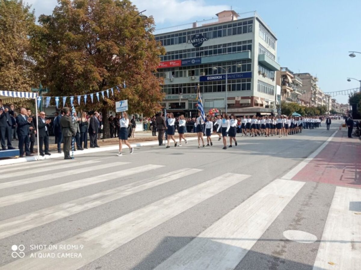 Τρίκαλα: Με κρύο αλλά αίθριο καιρό η παρέλαση της 25ης Μαρτίου