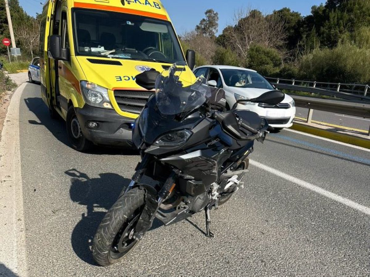 Τροχαίο ατύχημα στη λεωφόρο Μαραθώνος στο Πικέρμι – Δύο τραυματίες
