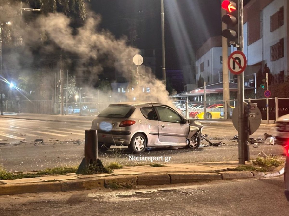 Τροχαίο ατύχημα στη Βούλα με δύο τραυματίες