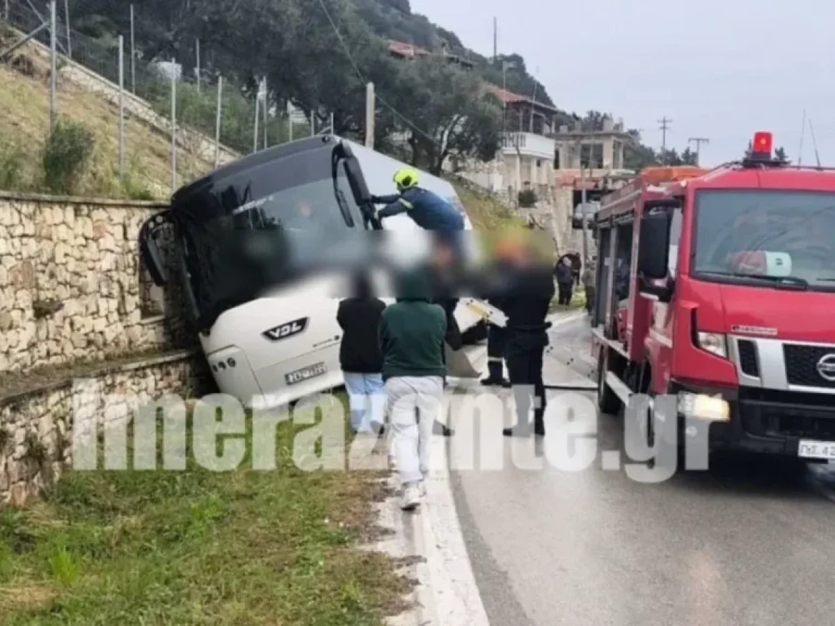 Τροχαίο στη Ζάκυνθο: Λεωφορείο με μαθητές προσέκρουσε σε τοίχο μετά από σύγκρουση με ΙΧ