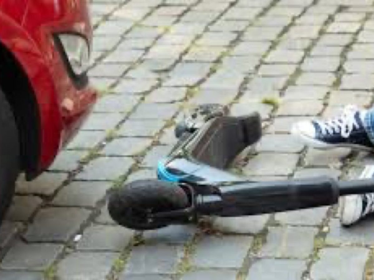 Τροχαίο στην Λάρισα: Πατίνι με 2 παιδιά συγκρούστηκε με αυτοκίνητο