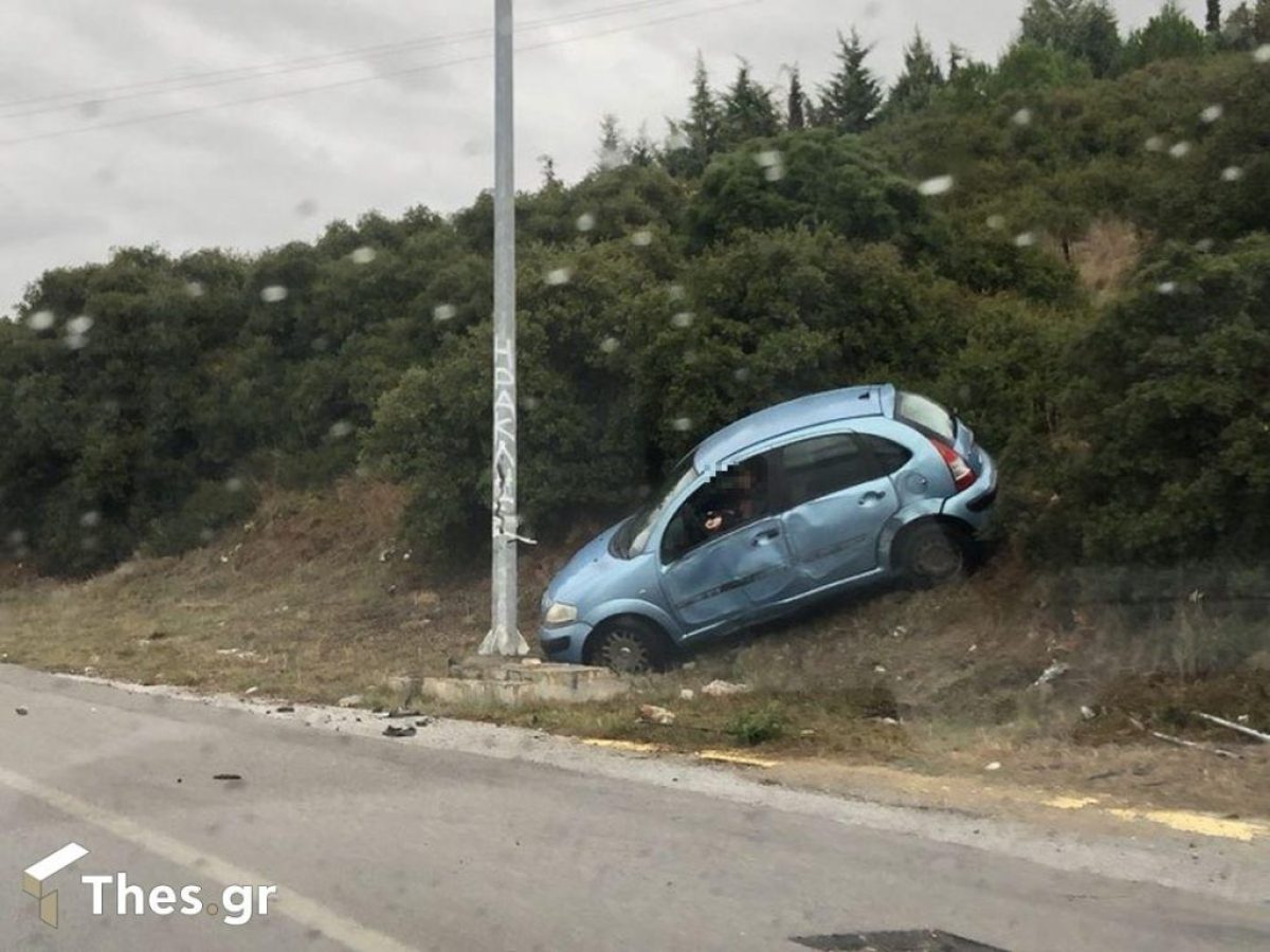 Τροχαίο στην Θεσσαλονίκη με ανατροπή ΙΧ