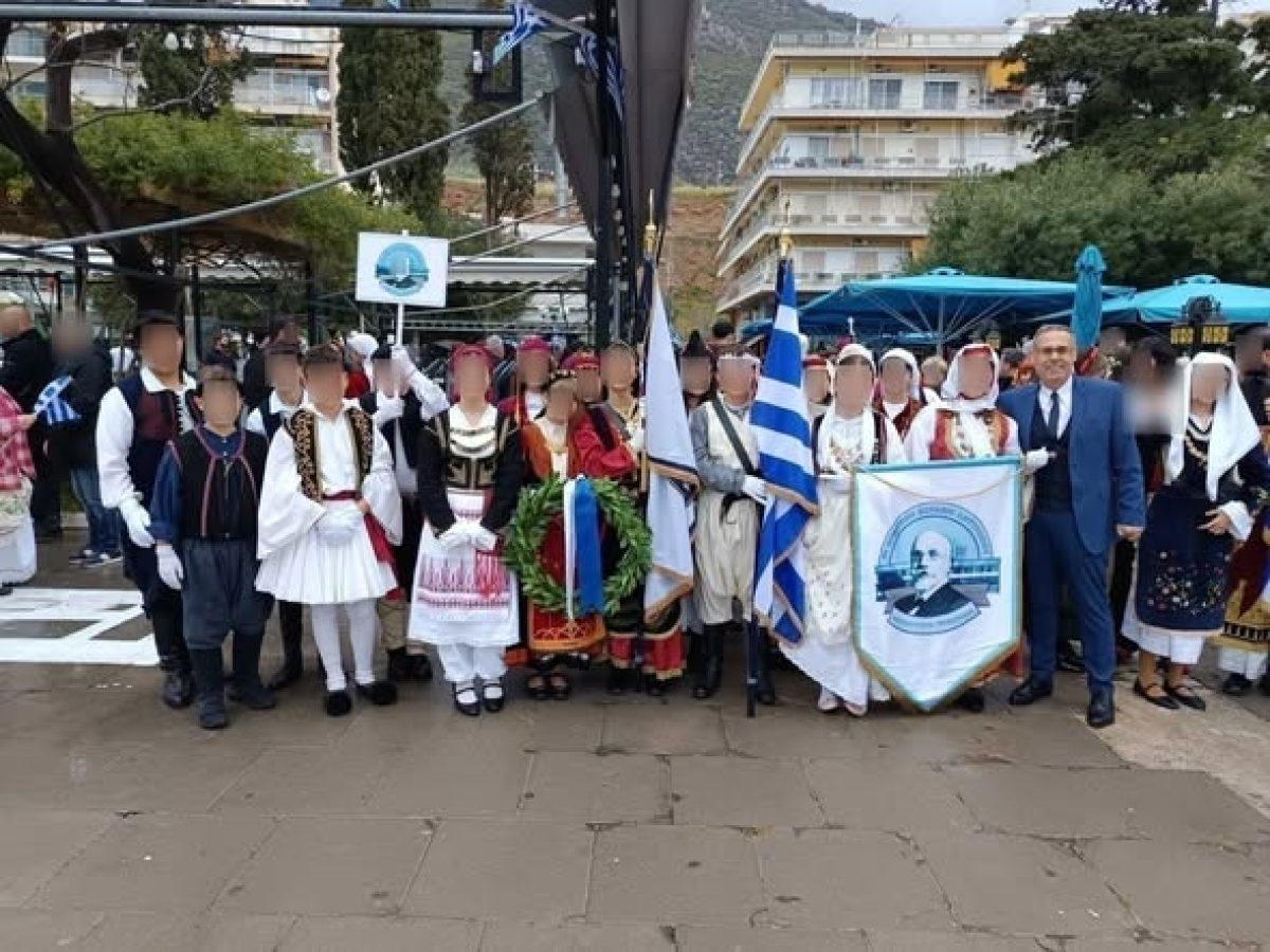 «Βήματα Μνήμης, Αντίλαλοι Ιστορίας»: οι μαθητές/τριες του 1ου Δημοτικού Σχολείου Λουτρακίου «Ελευθέριος Κ. Βενιζέλος» στην παρέλαση της 25ης Μαρτίου»