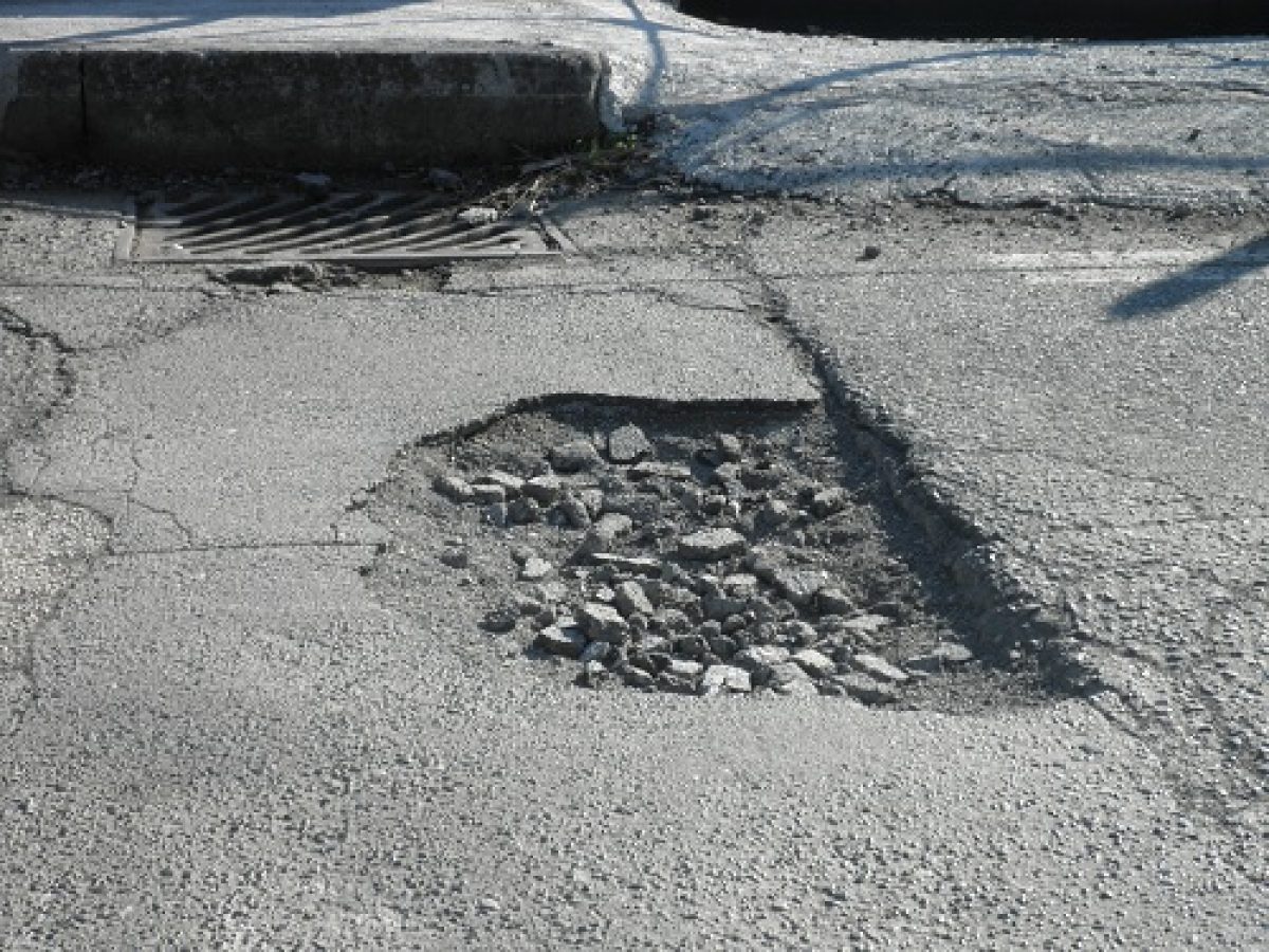 «Βομβαρδισμένοι» δρόμοι και έργα χωρίς… ημερομηνία λήξης