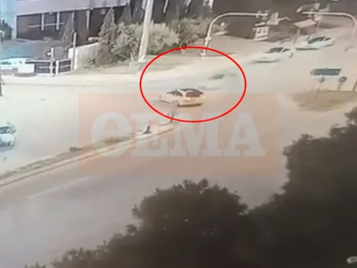 Βούλα: Σοκαριστικό βίντεο από το θανατηφόρο τροχαίο – ΙΧ πέφτει με ιλιγγιώδη ταχύτητα πάνω στο ταξί της 58χρονης