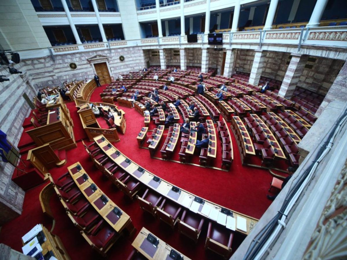 Βουλή: Πέρασε με 201 «υπέρ» η επιστολική ψήφος για τους απόδημους