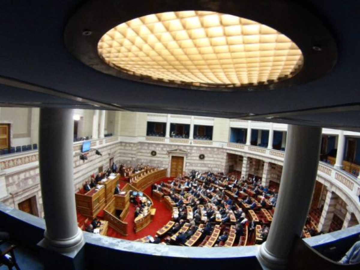 Βουλή: Πέρασε με 201 «υπέρ» η επιστολική ψήφος για τους απόδημους