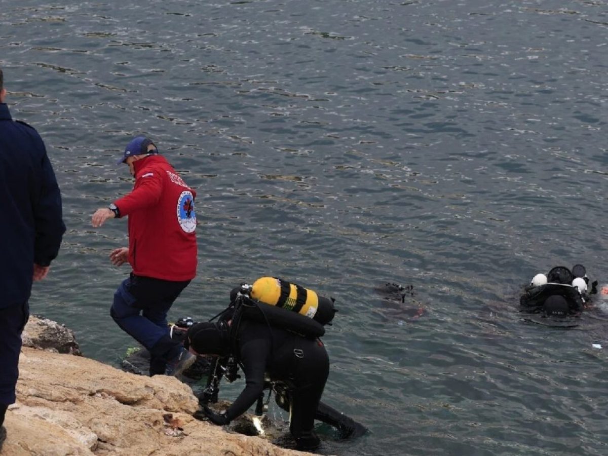 Βουλιαγμένη: Βρέθηκαν βατραχοπέδιλα και φιάλη οξυγόνου