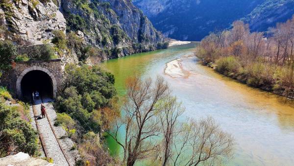 xanthi-anixi-sta-stena-tou